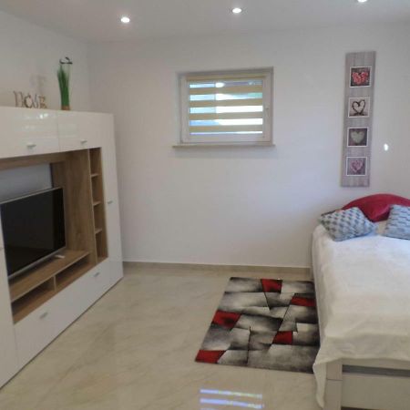 1 Zi. Apartment Naehe Flughafen/Messe Stuttgart 24H Waldenbuch Eksteriør bilde