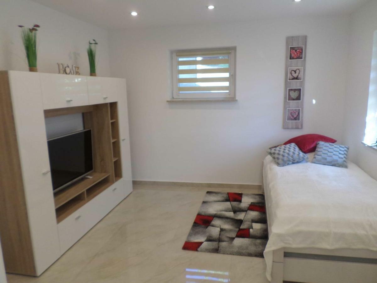 1 Zi. Apartment Naehe Flughafen/Messe Stuttgart 24H Waldenbuch Eksteriør bilde