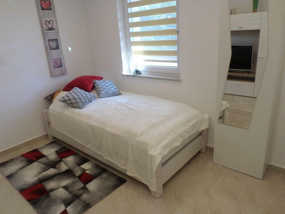 1 Zi. Apartment Naehe Flughafen/Messe Stuttgart 24H Waldenbuch Eksteriør bilde
